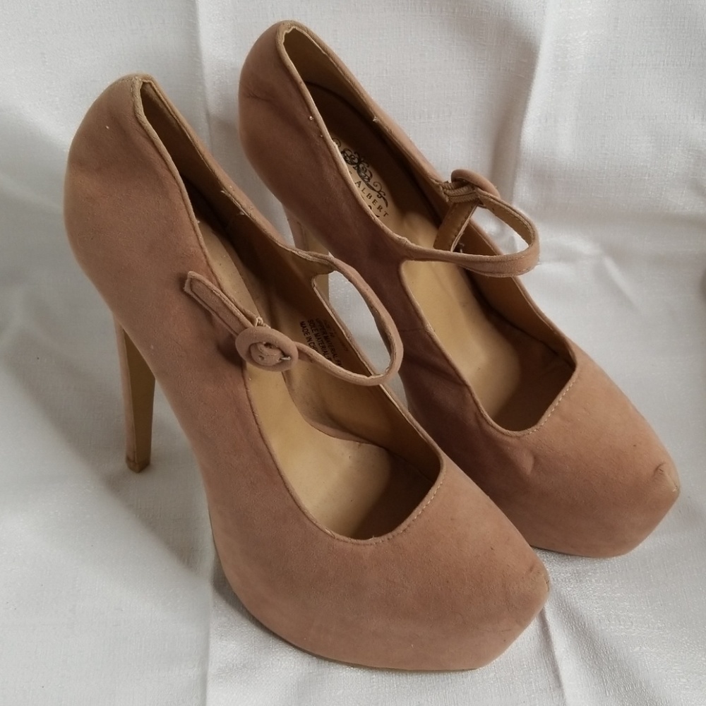 Charles Albert Nude Pumps